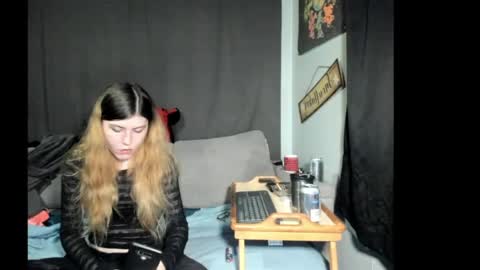 roxihazeleyes online show from 05/08/26, 03:34