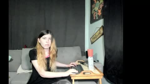 roxihazeleyes online show from 05/19/26, 11:38