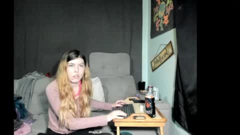 roxihazeleyes online show from 05/24/26, 04:06