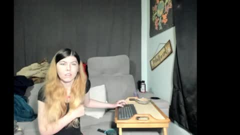 roxihazeleyes online show from 05/26/26, 02:07
