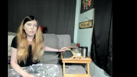 roxihazeleyes online show from 06/01/26, 04:36