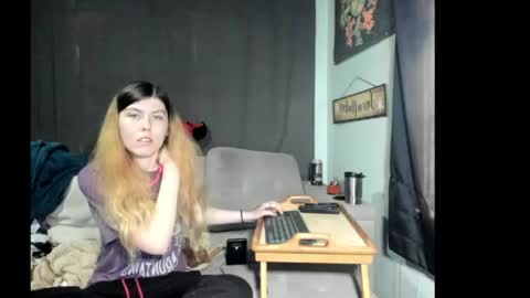 roxihazeleyes online show from 06/02/26, 05:15