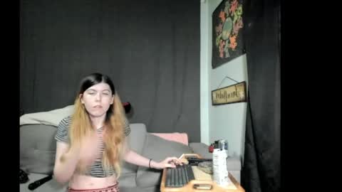 roxihazeleyes online show from 06/04/26, 11:49