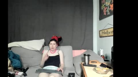roxihazeleyes online show from 06/05/26, 01:17
