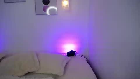 Snapshot of roxxi33 chatting on 09/23/25, 09:51 roxi online show from 09/23/25, 09:51