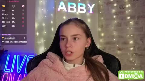 Snapshot of roxxxie_reid chatting on 12/20/25, 12:18 Roxieex ABBY online show from 12/20/25, 12:18