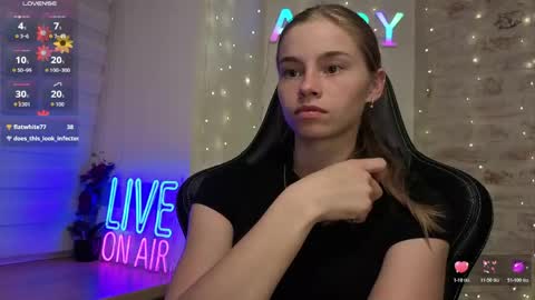 Snapshot of roxxxie_reid chatting on 05/15/26, 06:15 Roxieex ABBY online show from 05/15/26, 06:15