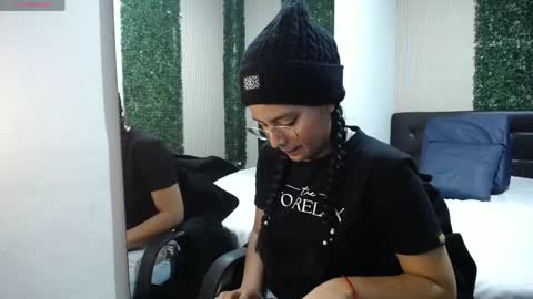 Snapshot of roxxyblack01 chatting on 06/02/26, 01:29 Roxxy online show from 06/02/26, 01:29