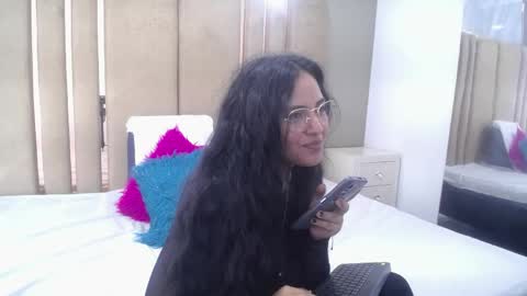 Snapshot of roxxyblack01 chatting on 06/09/26, 01:28 Roxxy online show from 06/09/26, 01:28