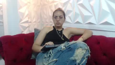 Snapshot of roxxyblack01 chatting on 06/12/26, 08:19 Roxxy online show from 06/12/26, 08:19