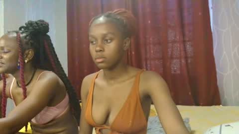 Snapshot of roxy_heather chatting on 02/10/26, 02:21 Roxy online show from 02/10/26, 02:21