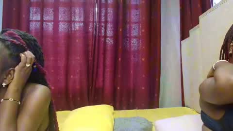 Snapshot of roxy_heather chatting on 03/06/26, 05:48 Roxy online show from 03/06/26, 05:48