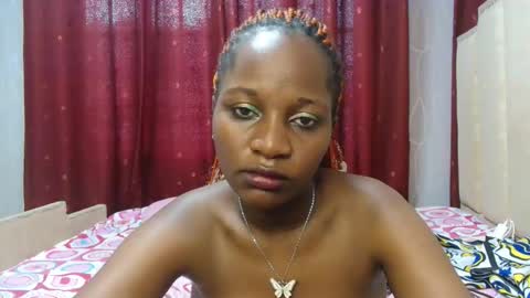 Snapshot of roxy_heather chatting on 04/15/26, 06:09 Roxy online show from 04/15/26, 06:09