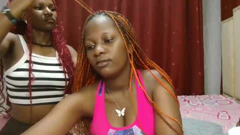 Snapshot of roxy_heather chatting on 04/16/26, 09:39 Roxy online show from 04/16/26, 09:39