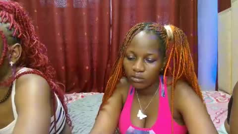 Snapshot of roxy_heather chatting on 04/17/26, 09:45 Roxy online show from 04/17/26, 09:45