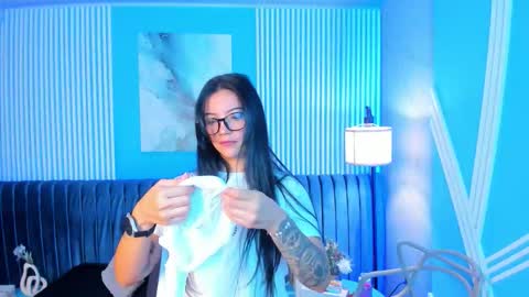 Roxy hell online show from 11/27/25, 12:07