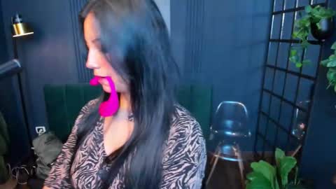Snapshot of roxy_hell chatting on 01/16/26, 12:31 Roxy hell online show from 01/16/26, 12:31
