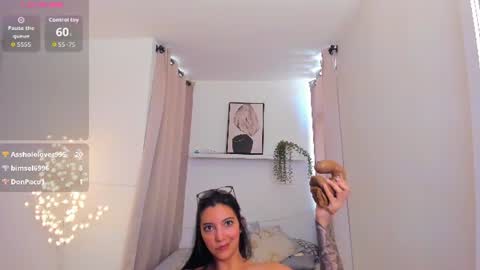 Snapshot of roxy_hell chatting on 07/30/26, 09:03 Roxy hell online show from 07/30/26, 09:03