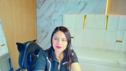 Snapshot of roxy_luxe_tf chatting on 04/16/26, 01:45 Roxy online show from 04/16/26, 01:45