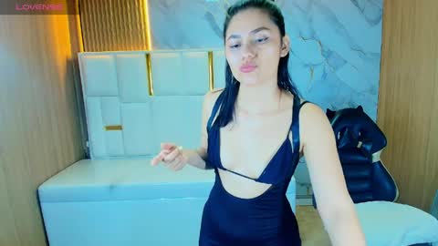 Snapshot of roxy_luxe_tf chatting on 05/27/26, 01:19 Roxy online show from 05/27/26, 01:19