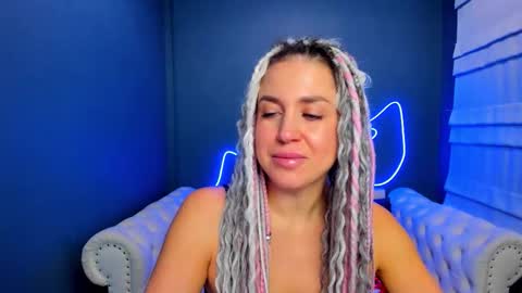 Roxy online show from 12/01/25, 01:32