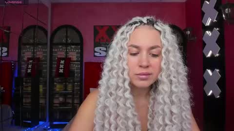 Roxy online show from 05/19/26, 01:22