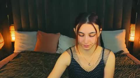 Snapshot of roxy_rayy chatting on 10/23/25, 06:56 roxy_rayy online show from 10/23/25, 06:56