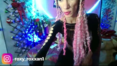 Snapshot of roxy_roxxan chatting on 12/10/24, 02:27 - online show from 12/10/24, 02:27