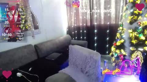 Snapshot of roxy_roxxan chatting on 12/05/25, 04:36 - online show from 12/05/25, 04:36