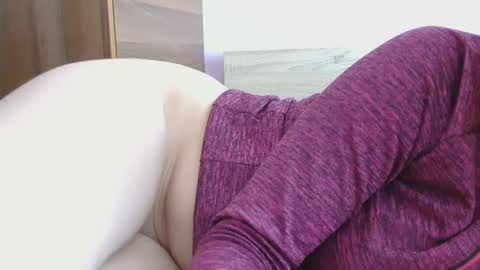 Snapshot of roxy_secrets chatting on 02/12/25, 08:49 roxy secrets online show from 02/12/25, 08:49