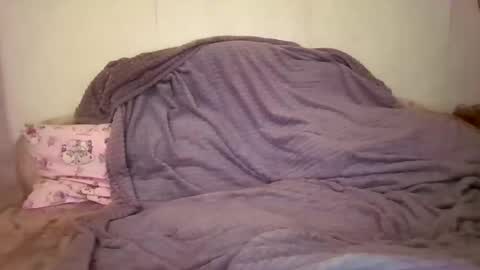 Snapshot of roxy_secrets chatting on 10/11/25, 01:31 roxy secrets online show from 10/11/25, 01:31