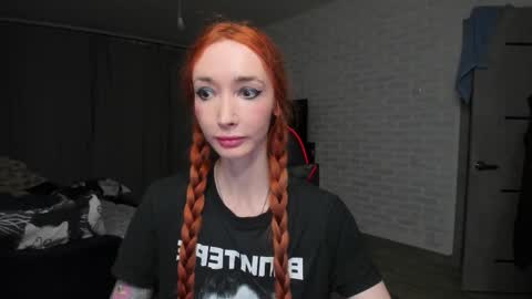 Snapshot of roxy_silver chatting on 11/18/25, 08:13 Roxy online show from 11/18/25, 08:13