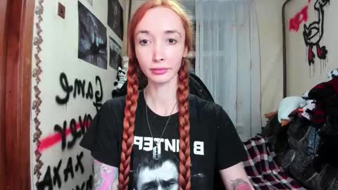 Snapshot of roxy_silver chatting on 11/20/25, 08:19 Roxy online show from 11/20/25, 08:19