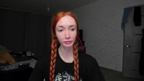 Snapshot of roxy_silver chatting on 11/24/25, 09:03 Roxy online show from 11/24/25, 09:03