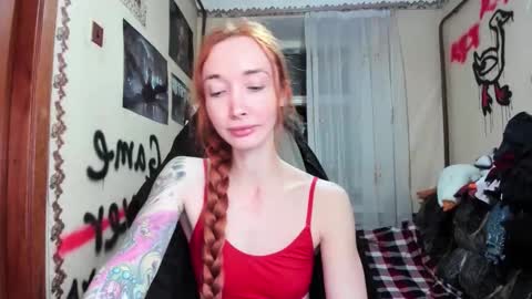 Snapshot of roxy_silver chatting on 11/30/25, 08:02 Roxy online show from 11/30/25, 08:02