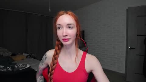 Snapshot of roxy_silver chatting on 12/04/25, 07:11 Roxy online show from 12/04/25, 07:11