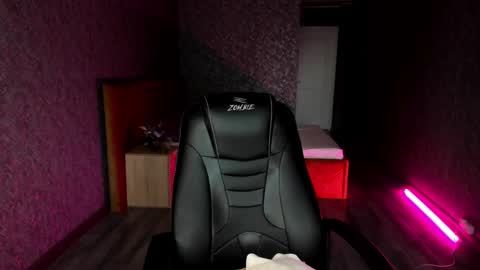 Snapshot of roxy_the_daedevill chatting on 12/21/24, 07:45 roxy_the_daedevill online show from 12/21/24, 07:45