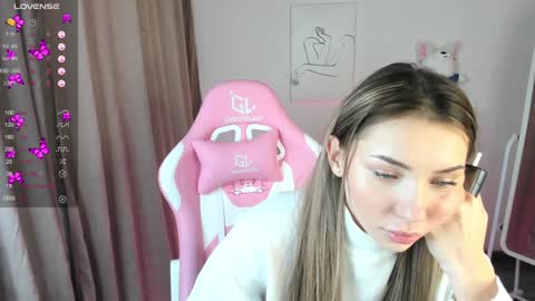 Snapshot of roxy_the_daedevill chatting on 01/13/25, 04:50 roxy_the_daedevill online show from 01/13/25, 04:50