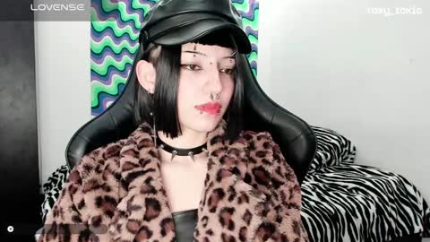 Roxy Independient model Help me to reach 50 thumbs up online show from 01/29/25, 02:30