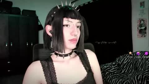 Snapshot of roxy_toxic chatting on 02/13/26, 12:39 Roxy Independient model Help me to reach 50 thumbs up online show from 02/13/26, 12:39