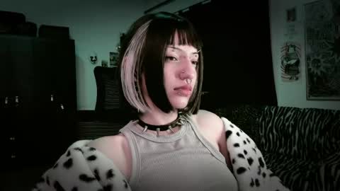 Snapshot of roxy_toxic chatting on 05/16/26, 12:07 Roxy Independient model Help me to reach 50 thumbs up online show from 05/16/26, 12:07