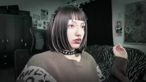 Snapshot of roxy_toxic chatting on 06/04/26, 12:49 Roxy Independient model Help me to reach 50 thumbs up online show from 06/04/26, 12:49