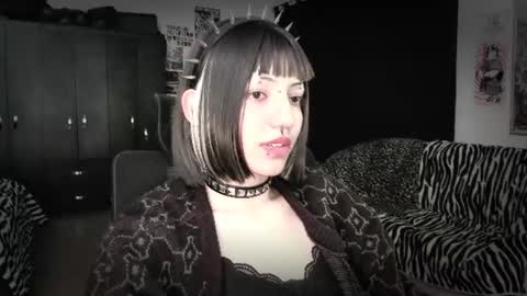 Roxy Independient model Help me to reach 50 thumbs up online show from 07/01/26, 12:34