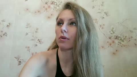 roxyfox18x01 online show from 03/11/26, 07:58