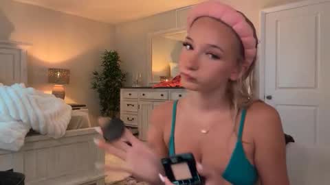 Snapshot of roxyrain2736 chatting on 11/28/25, 03:25 Roxy Rain online show from 11/28/25, 03:25