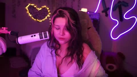 Snapshot of roxysuh chatting on 10/02/25, 08:10 roxysuh online show from 10/02/25, 08:10