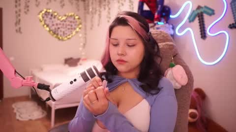 Snapshot of roxysuh chatting on 10/15/25, 09:09 roxysuh online show from 10/15/25, 09:09