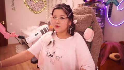 Snapshot of roxysuh chatting on 10/24/25, 07:38 roxysuh online show from 10/24/25, 07:38