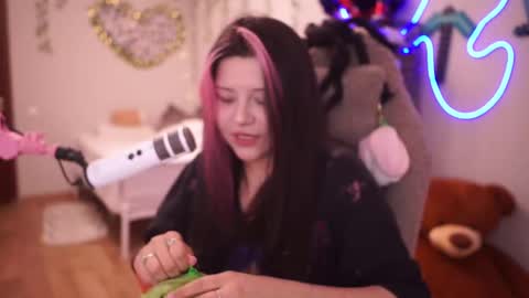 Snapshot of roxysuh chatting on 10/30/25, 08:16 roxysuh online show from 10/30/25, 08:16