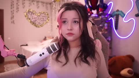 Snapshot of roxysuh chatting on 11/01/25, 07:21 roxysuh online show from 11/01/25, 07:21